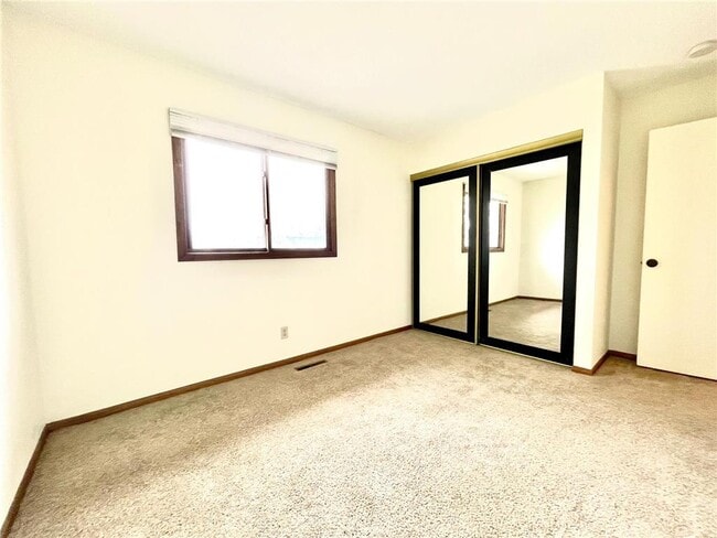 Building Photo - 6166 Upper 51st St N