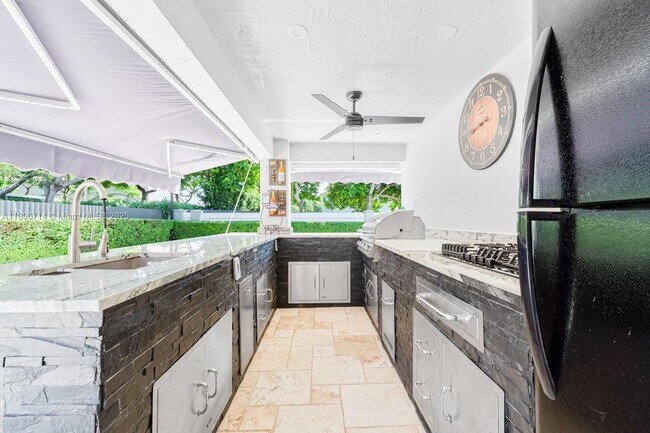 Building Photo - 9035 SW 156th Ct