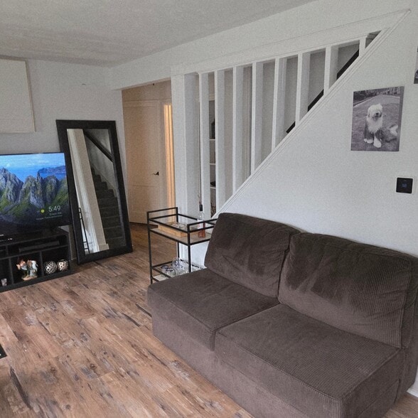 Building Photo - 143 Hartshorn Dr
