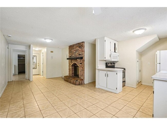 Building Photo - 17256 Kenyon St NE