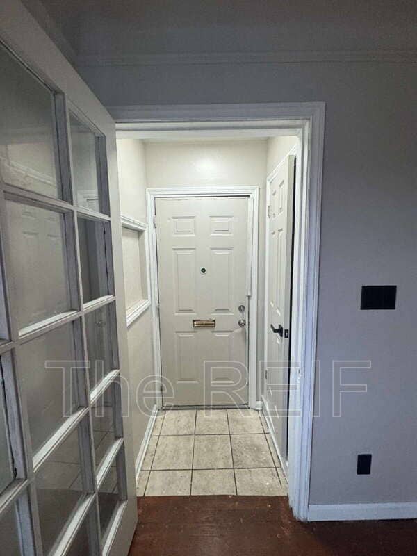 Building Photo - 9365 Birwood St