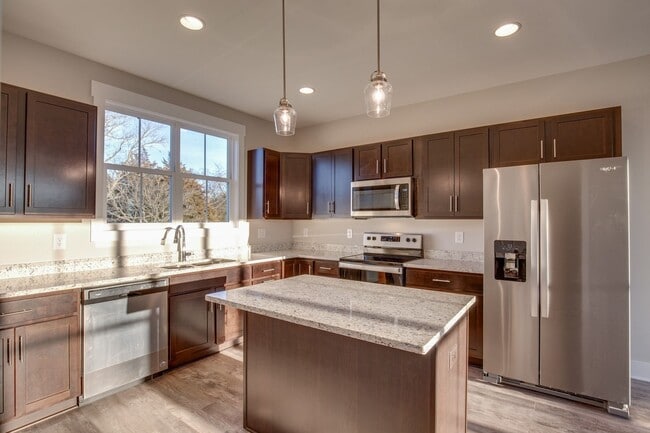 Building Photo - Townhome in Chapel Hill