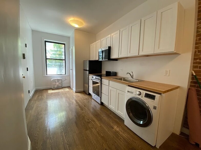 Building Photo - 406 E 13th St