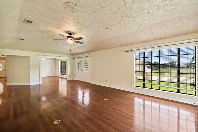 Building Photo - 101 Fairway View Ln