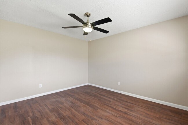 Building Photo - 3120 Royal St