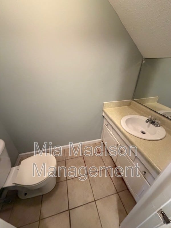 Building Photo - 527 Tibet Ave