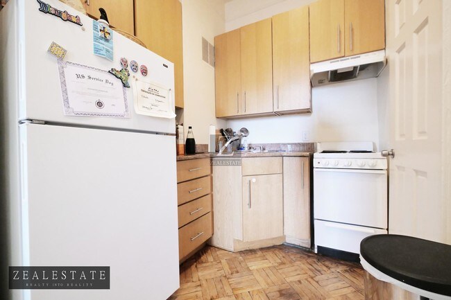 Building Photo - 210 Park Place