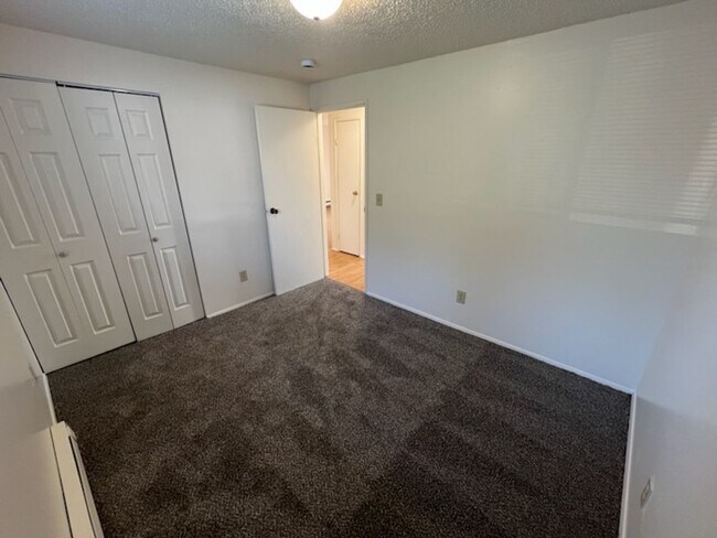 Building Photo - Spacious duplex! Carport, a/c, WASHER & DR...