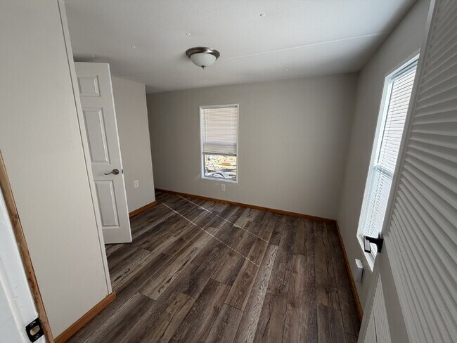 Building Photo - Mobile Home for Rent