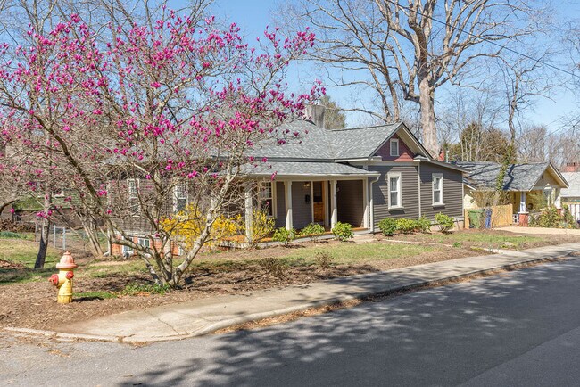 Building Photo - Updated Craftsman Cottage in West Asheville