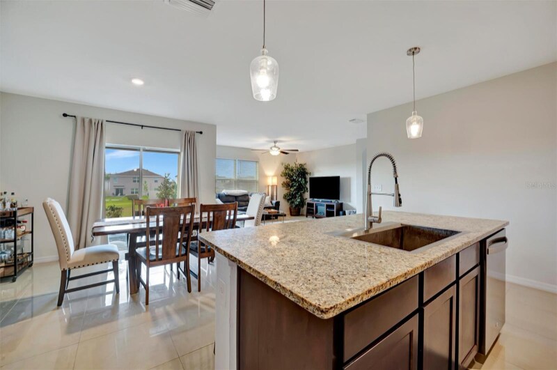 Building Photo - 16341 Little Garden Dr