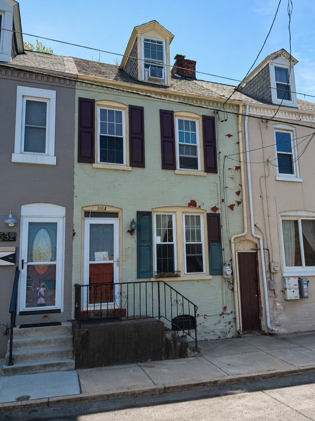 Building Photo - Beautiful 3 Bedroom Townhome in Lancaster - First Floor Washer/Dryer!