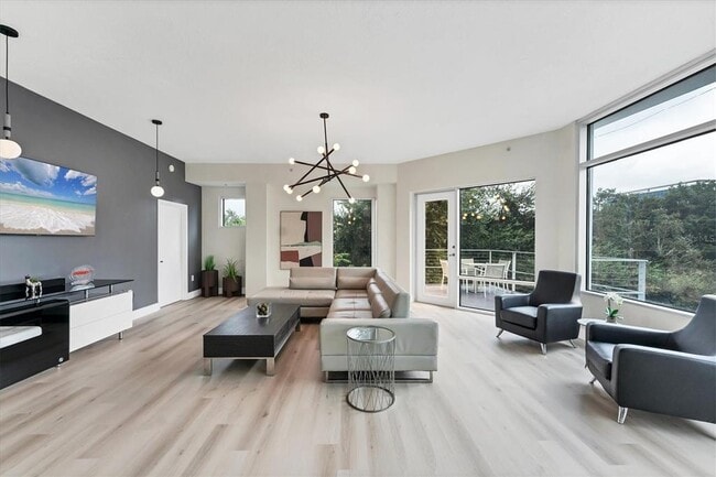 Building Photo - 525 E Jackson St