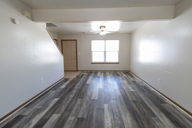 Building Photo - 1433-1435 Bodie Drive
