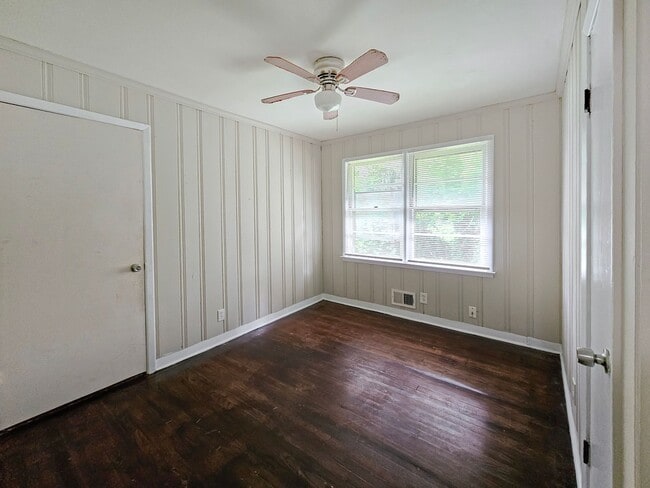 Building Photo - 4-Bedroom Ranch in the Heart of Atlanta – ...