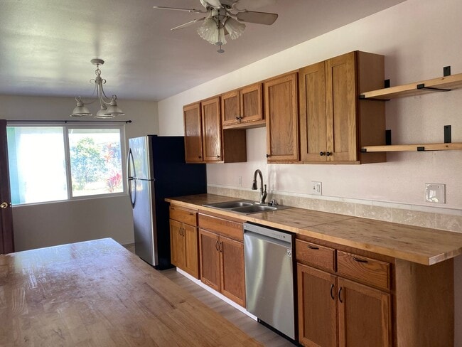 Building Photo - 3/2 Orchidland Estates-Pet Friendly