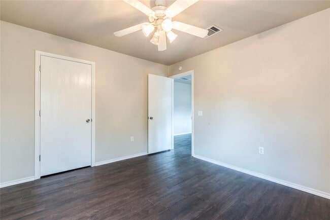 Building Photo - 8712 Dittmar Oaks Dr