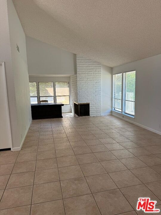 Building Photo - 40353 Sugar Bush Ct