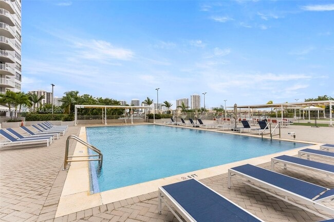 Building Photo - 18031 Biscayne Blvd