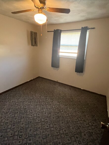 Building Photo - 515 E Staat St