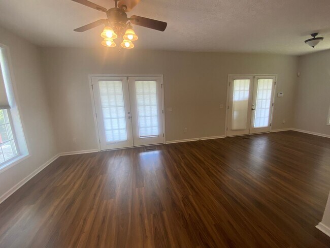 Building Photo - 3 bedroom 2.5 bath house in Cherokee