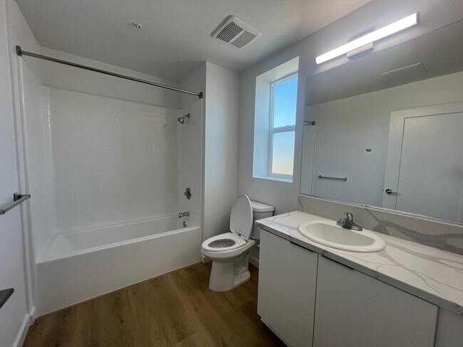 Building Photo - 2900 S Orange Dr