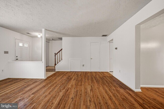 Building Photo - 16 Meadowside Ct