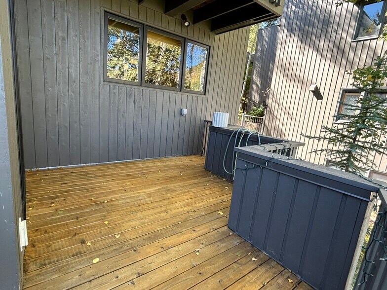 Building Photo - 100 Meadow Ranch Dr