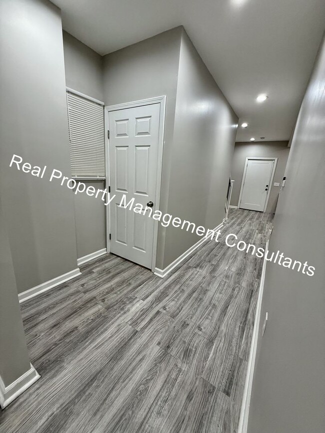 Building Photo - Stylishly Updated 3-Bedroom, 3-Bath Home –...