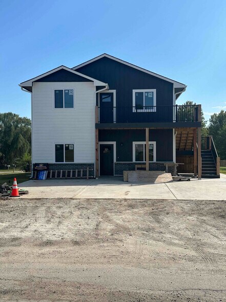 Primary Photo - 525 E 10th Ave