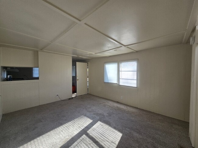 Building Photo - 2 bed 1 bath Home *Section 8 Welcome*
