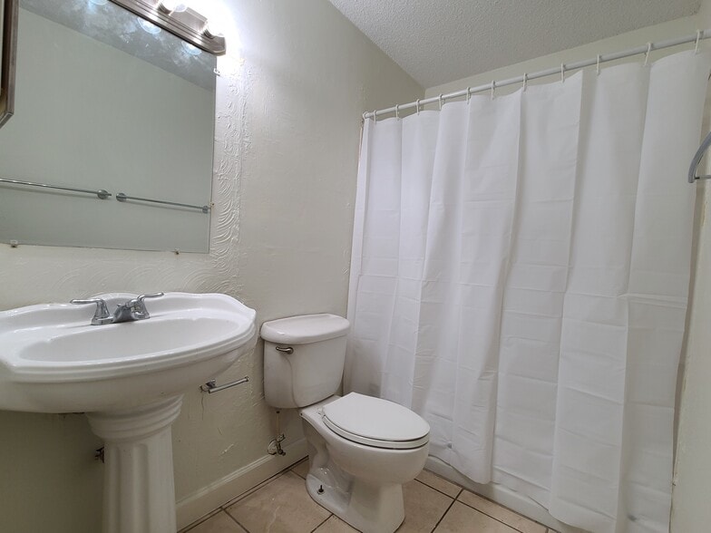 Building Photo - 701 SW 75th St