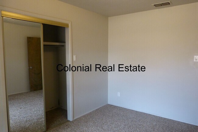 Building Photo - Spacious 3 bedroom 2 bathroom home