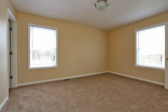 Building Photo - 4 Bedroom House Close to Campus