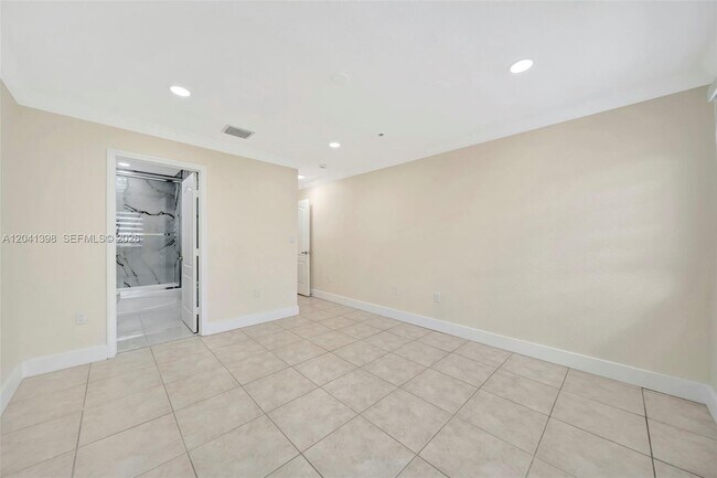 Building Photo - 17620 NW 73rd Ave