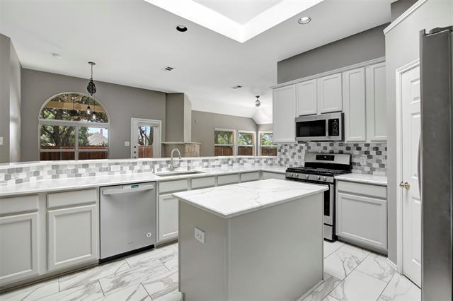 Building Photo - 9709 Lovers Ln