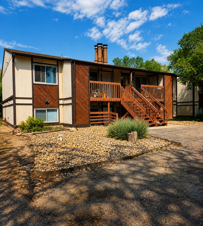 Building Photo - 2922 Straus Ln