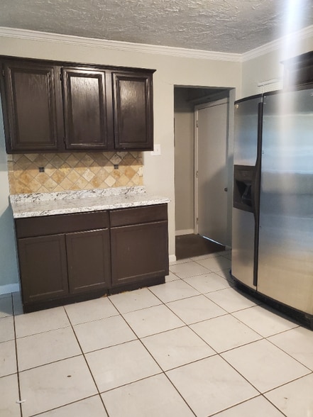 Building Photo - 1717 Magnolia Dr