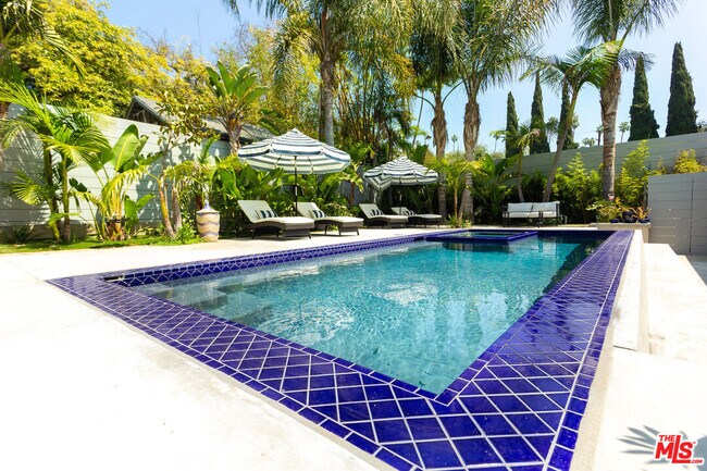 Building Photo - 1724 N Sierra Bonita Ave