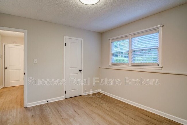 Building Photo - 4734 N Springs Rd NW