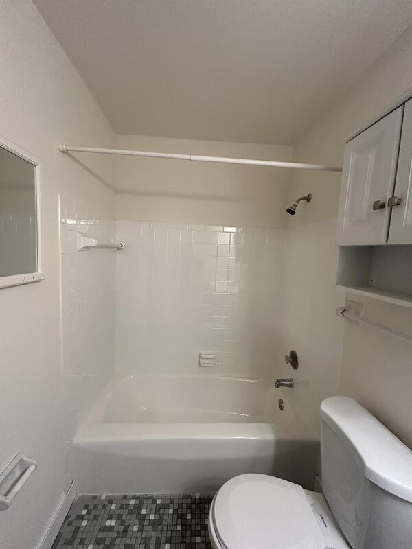 Building Photo - 134 E Johnson St