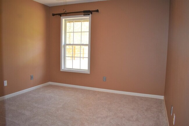 Building Photo - 2470 Navigator Cir