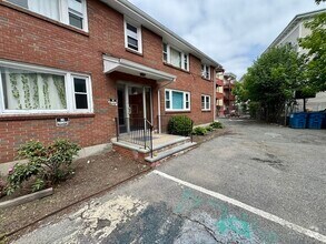 Building Photo - 51 Laighton St