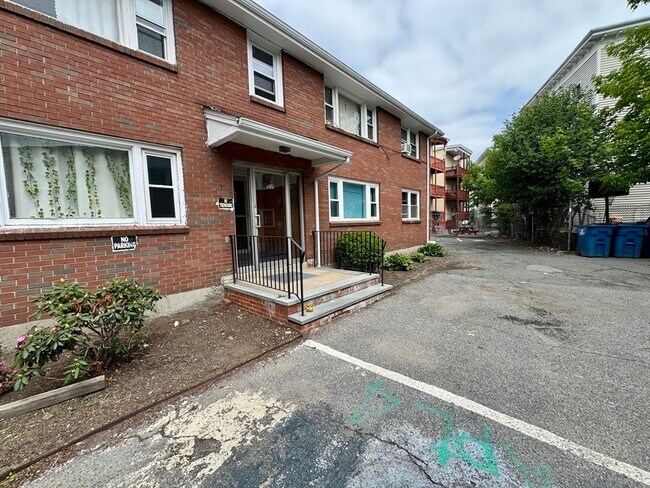 Primary Photo - 51 Laighton St