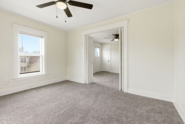 Building Photo - 689 Midland Ave