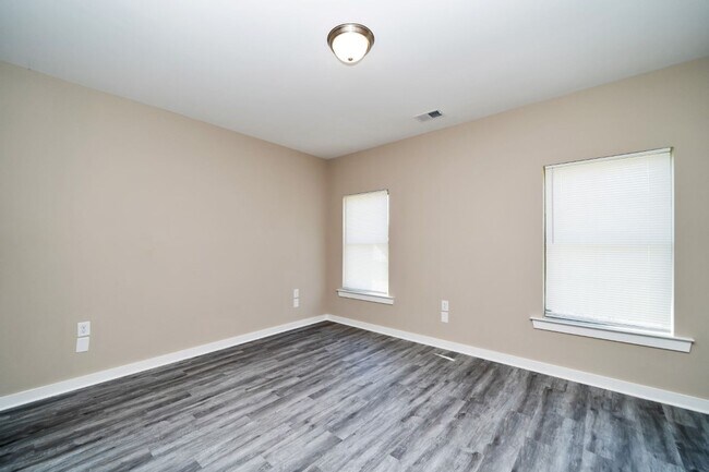 Building Photo - 5525 Blue Jay Cir