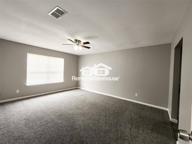 Building Photo - 2110 Hilton Head Dr