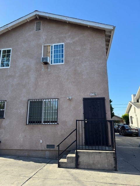 Building Photo - 1590 E 45th St
