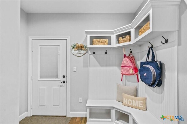 Building Photo - 6037 Country Club Dr