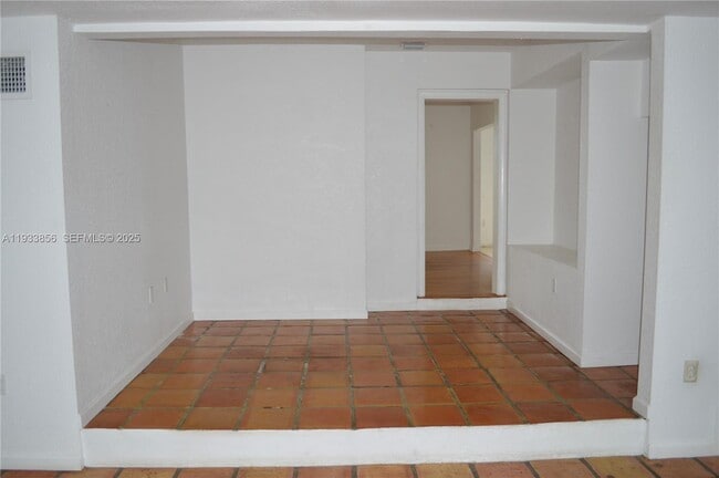 Building Photo - 165 NE 98th St